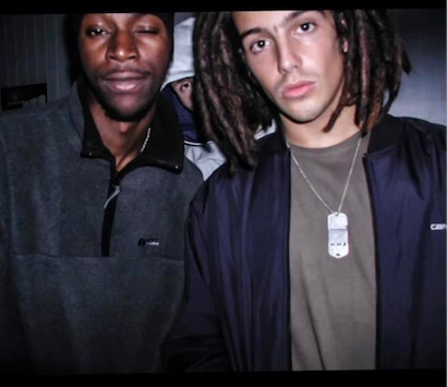 RAF Camora zeigt ein Foto aus seinen Teenager-Tagen.