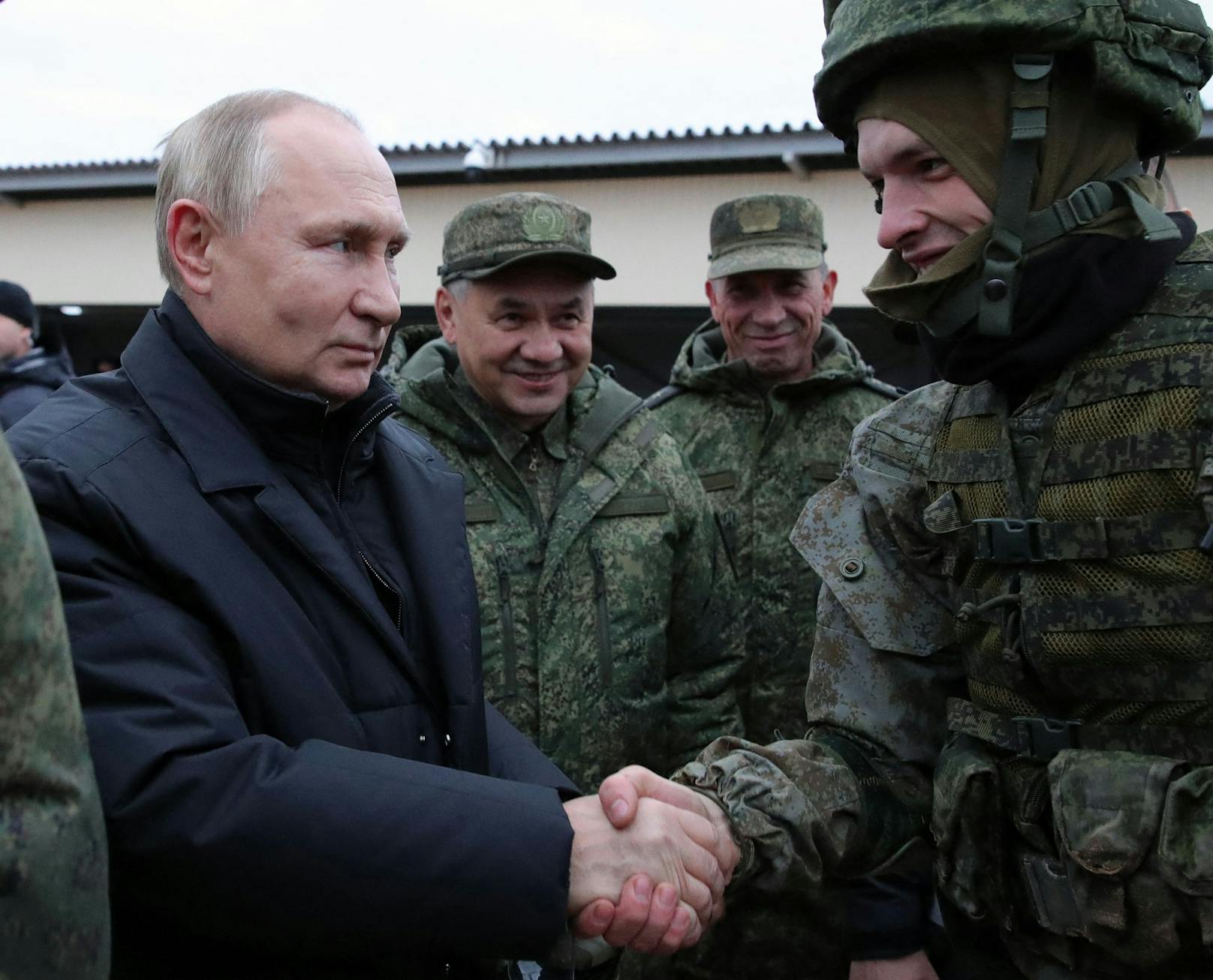 Wladimir Putin traf Soldaten (Archivbild).