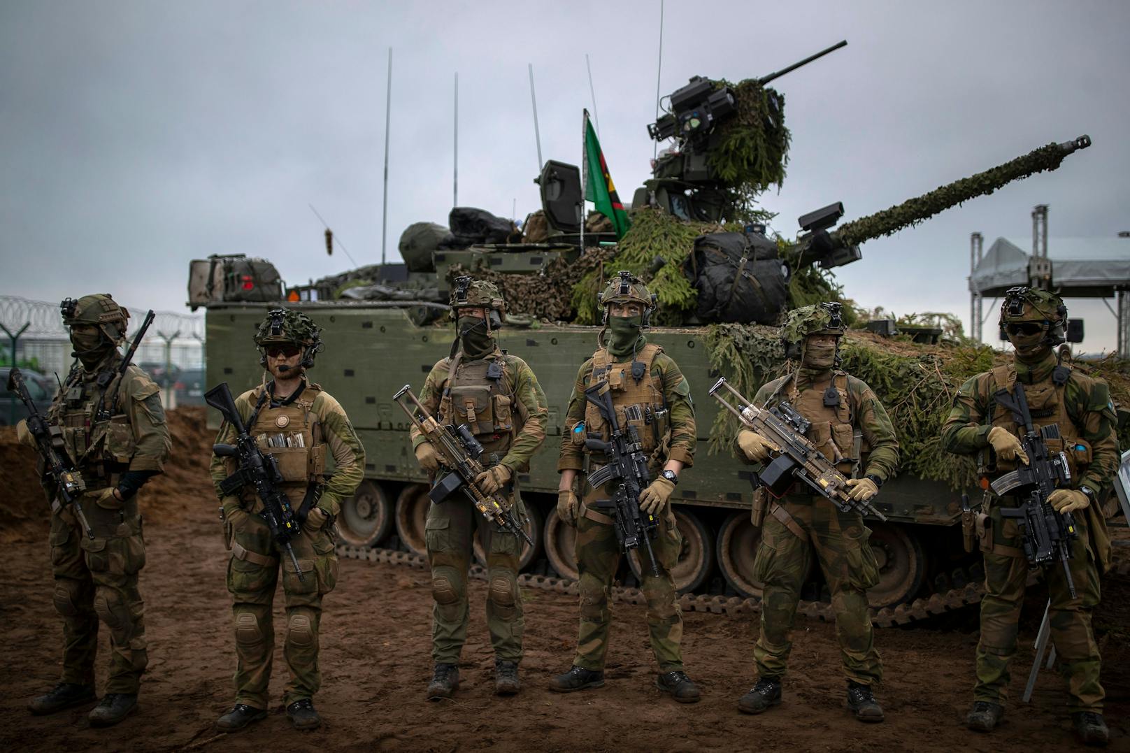 Das norwegische Militär, hier im Rahmen einer NATO-Übung, wird in erhöhte Alarmbereitschaft versetzt. 