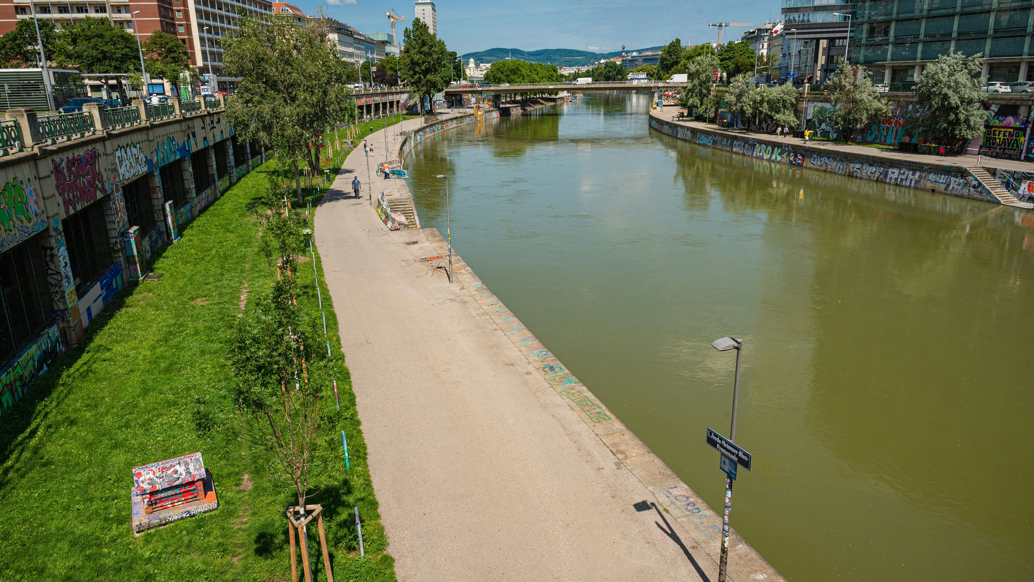 Download von www.picturedesk.com am 31.10.2022 (10:28).  Die Freda-Meissner-Blau-Promenade am Donaukanal mit Blick stromaufwärts. 12.06.2020 - 20200612_PD9165 - Rechteinfo: Rights Managed (RM) Nur fÃ¼r redaktionelle Nutzung!