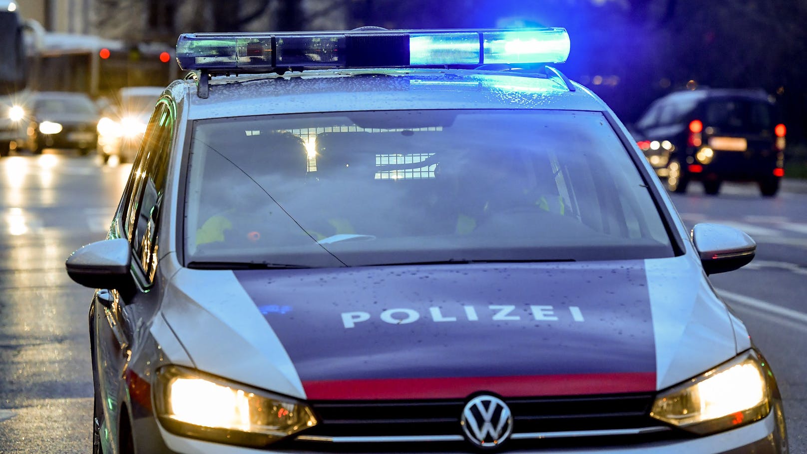 Eine Routine-Einsatz der Polizei in Klagenfurt nahm am Freitagabend eine unerwartete Wendung.