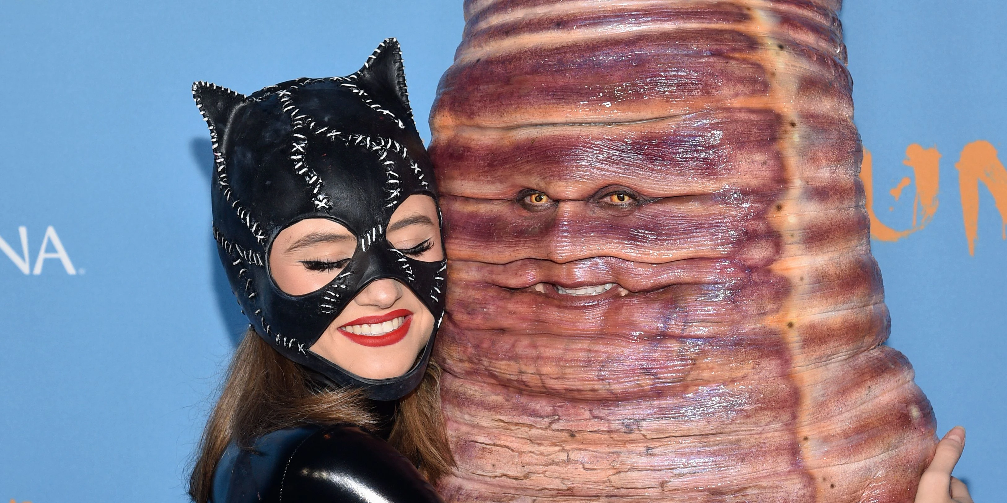 Das Topmodel inszeniert sich heuer als überdimensionaler Wurm. 