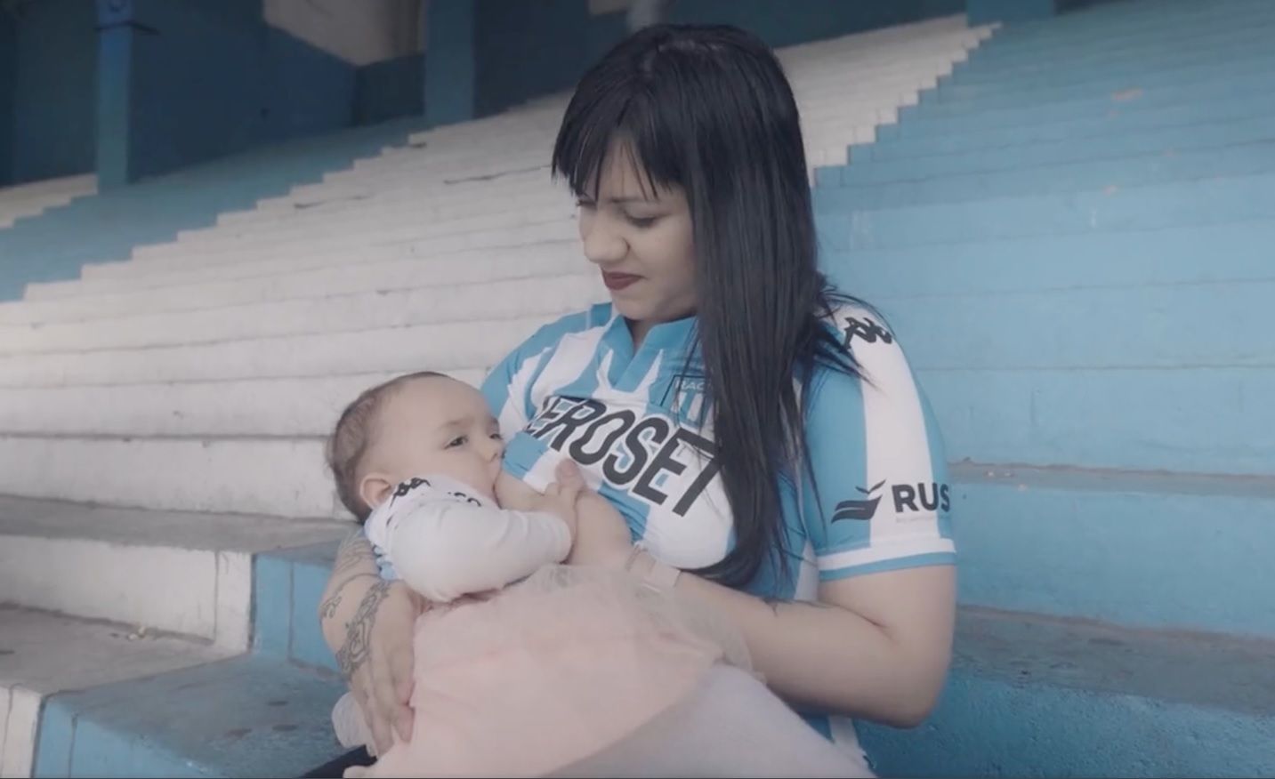 Das Trikot wurde speziell für stillende Mütter designt. 