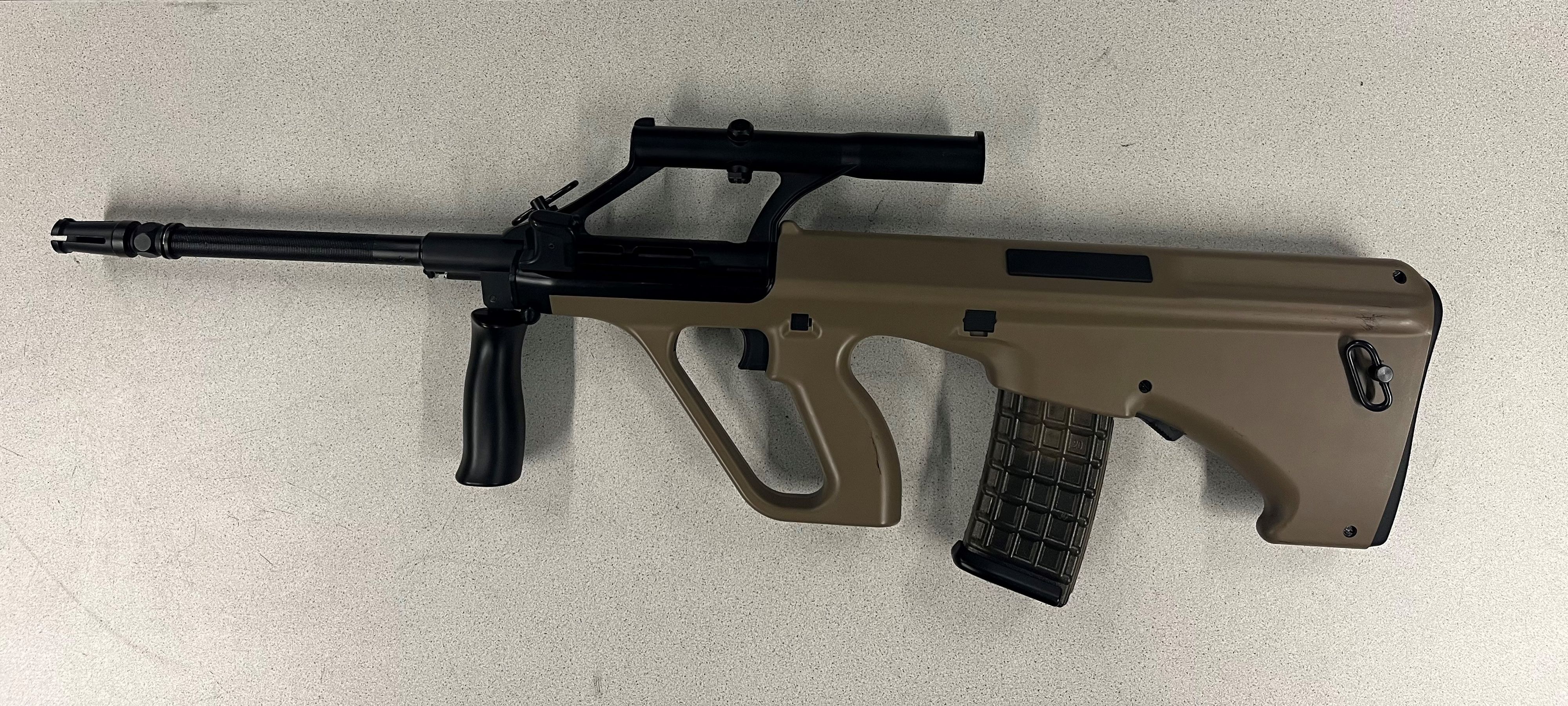 Beim 16-Jährigen wurde eine Airsoftgun gefunden.