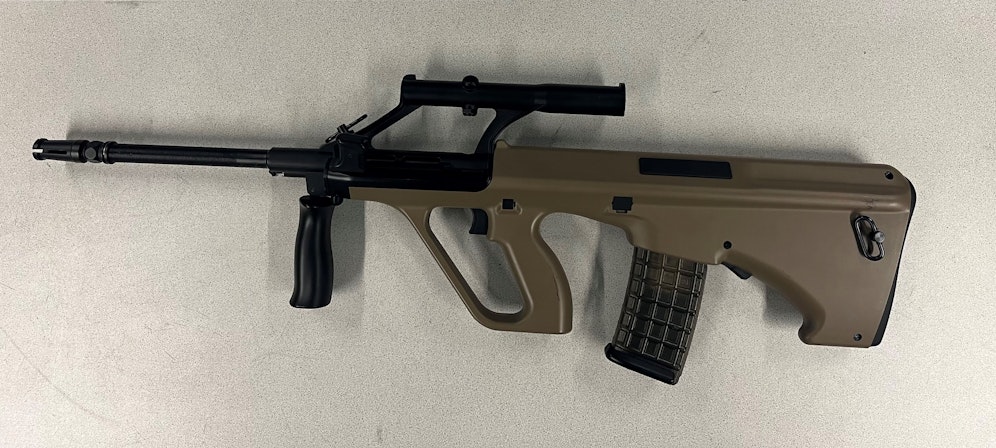 Beim 16-Jährigen wurde eine Airsoftgun gefunden.