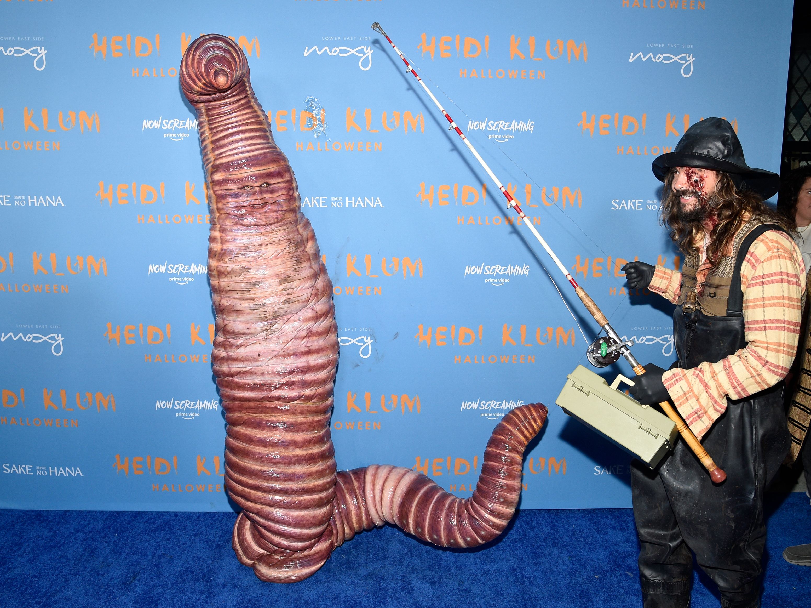 Heidi Klum als Regenwurm mit Tom Kaulitz als Angler.