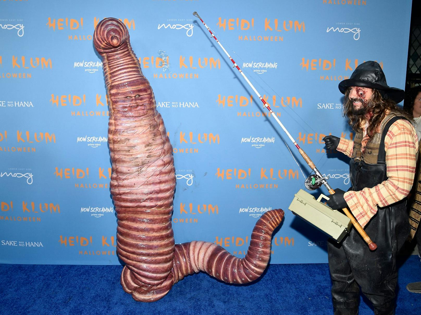 Heidi Klum als Wurm mit Tom Kaulitz als Angler