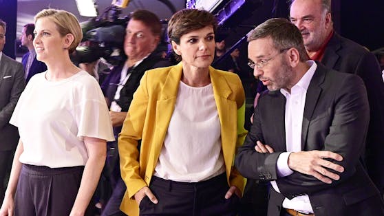 Die Opposition – im Bild: Beate Meinl-Reisinger (Neos), Pamela Rendi-Wagner (SPÖ) und Herbert Kickl (FPÖ) - will die Sondersitzung zur Generalabrechnung mit der ÖVP nützen – Misstrauensantrag inklusive.