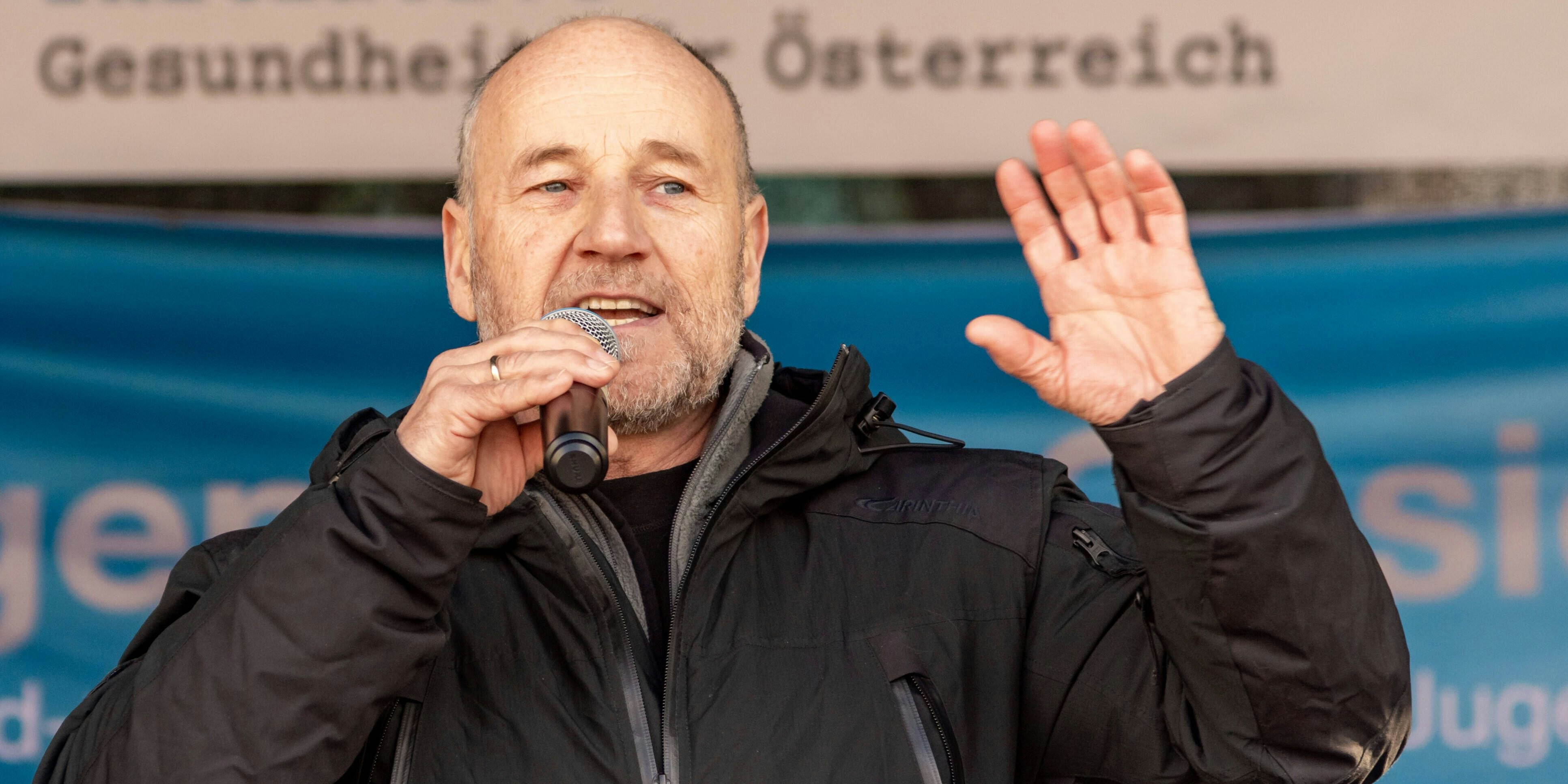 Roland Düringer erzählt "ein bissi was aus meinem Leben".