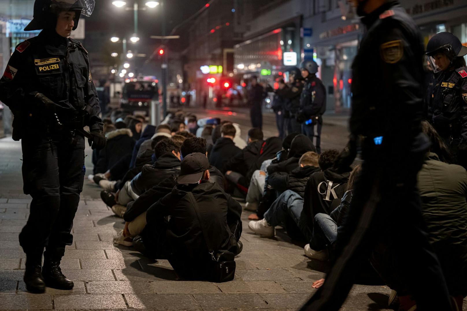 "Mit Polizei spielen" – Wirbel um Gewalt-Aufruf in Wien