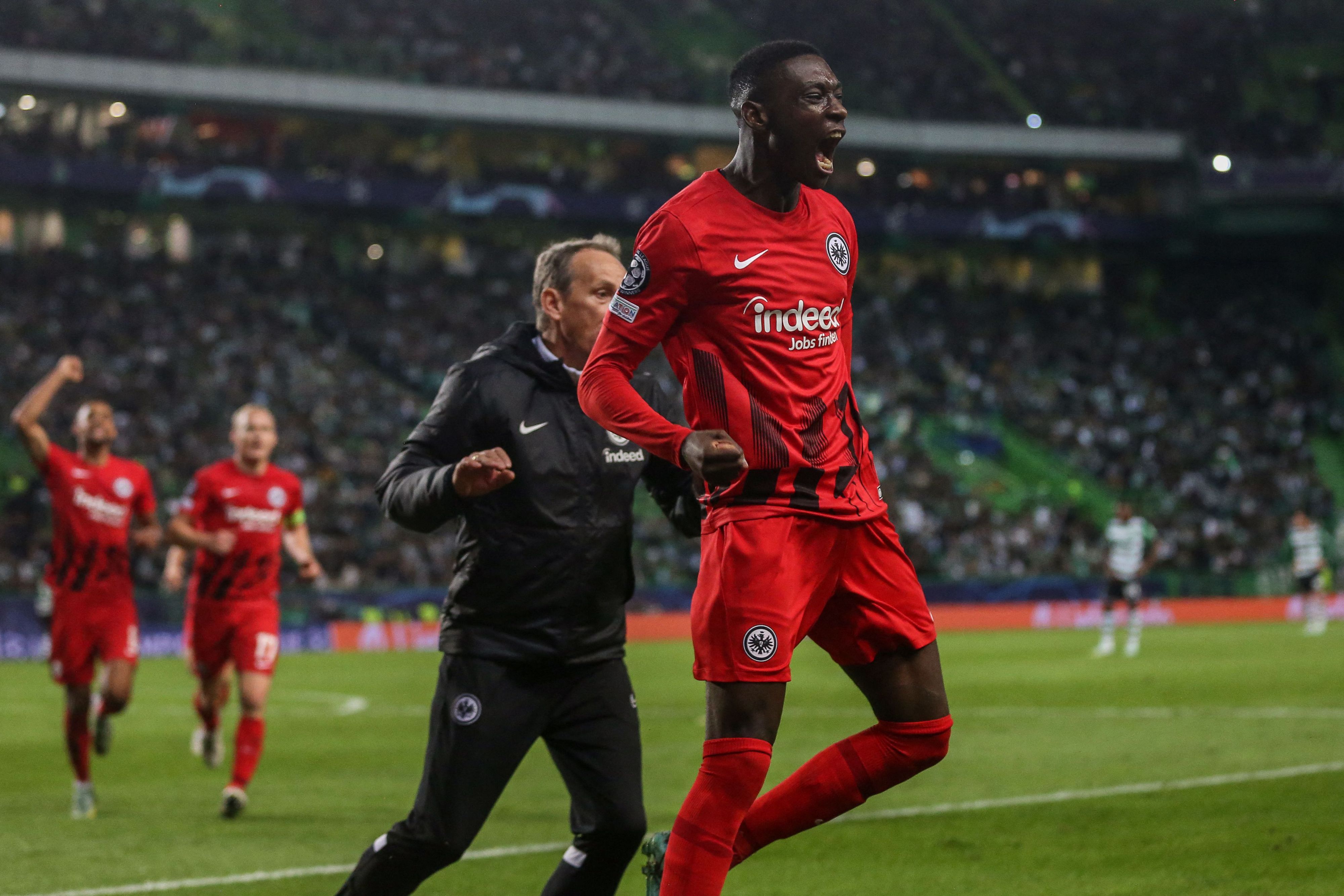 Randal Kolo Muani jubelt gegen Sporting Lissabon. 