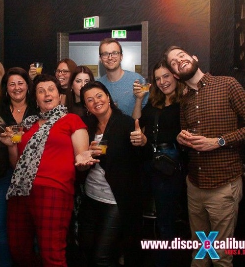Eltern und Großeltern tummelten sich mit den Kids auf der Tanzfläche.