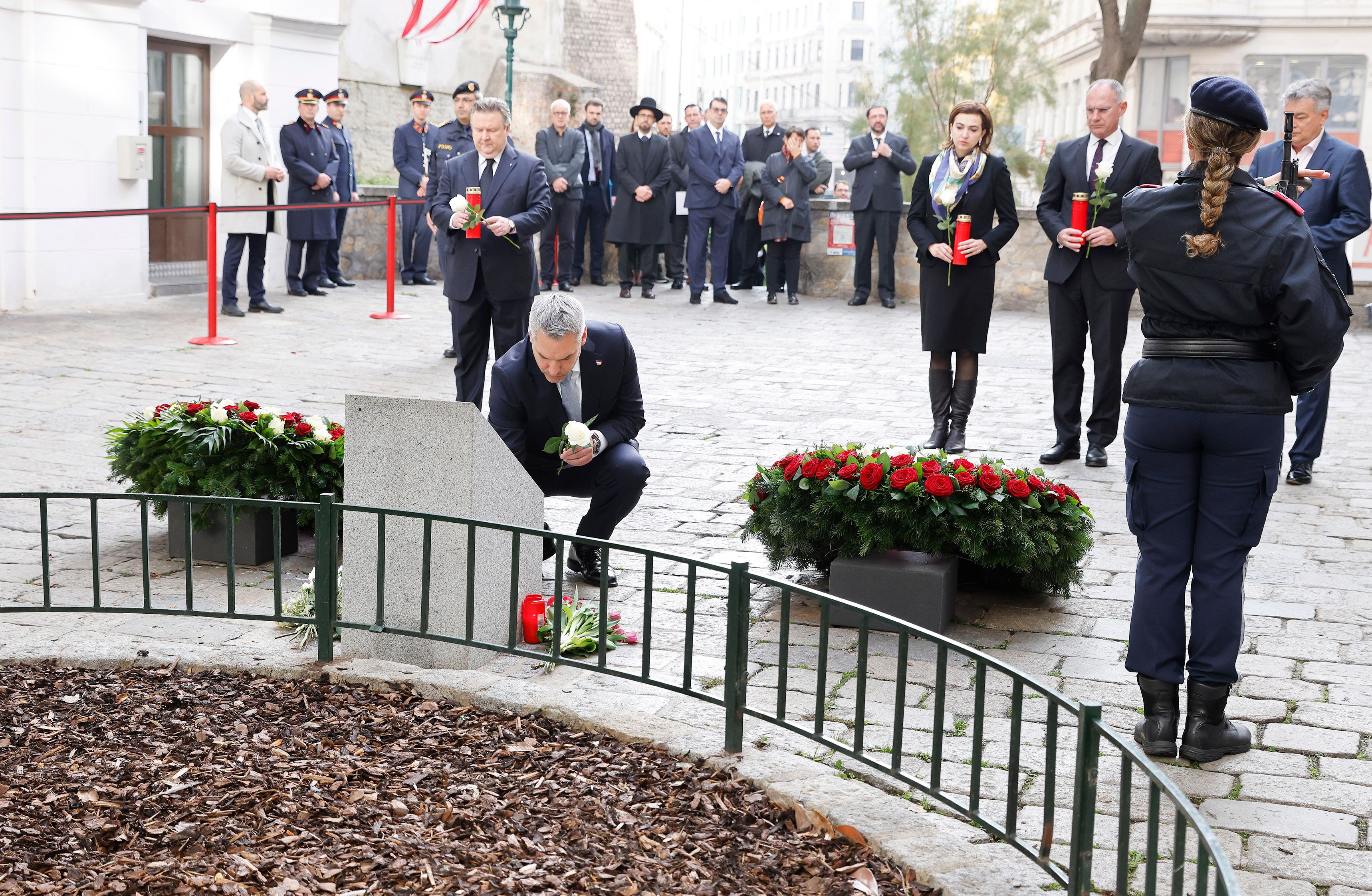Kranzniederlegung. Jahrestag Terrorakt Wien. 