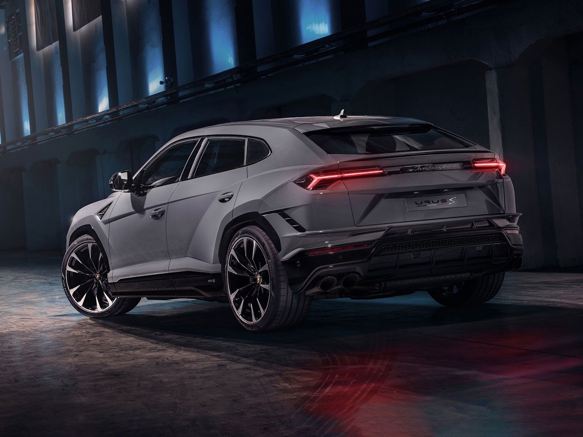 Das Heck hat eine neue Heckschürze erhalten, die den Urus S noch dynamischer wirken lässt