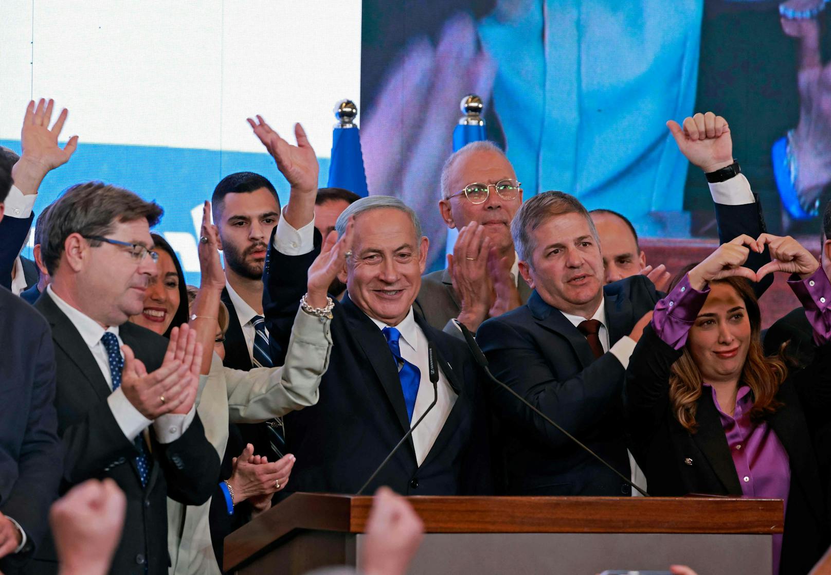 Die rechts-religiöse Partei von Benjamin Netanjahu geht laut Prognosen als stärkste Kraft aus der Parlamentswahl in Israel hervor.