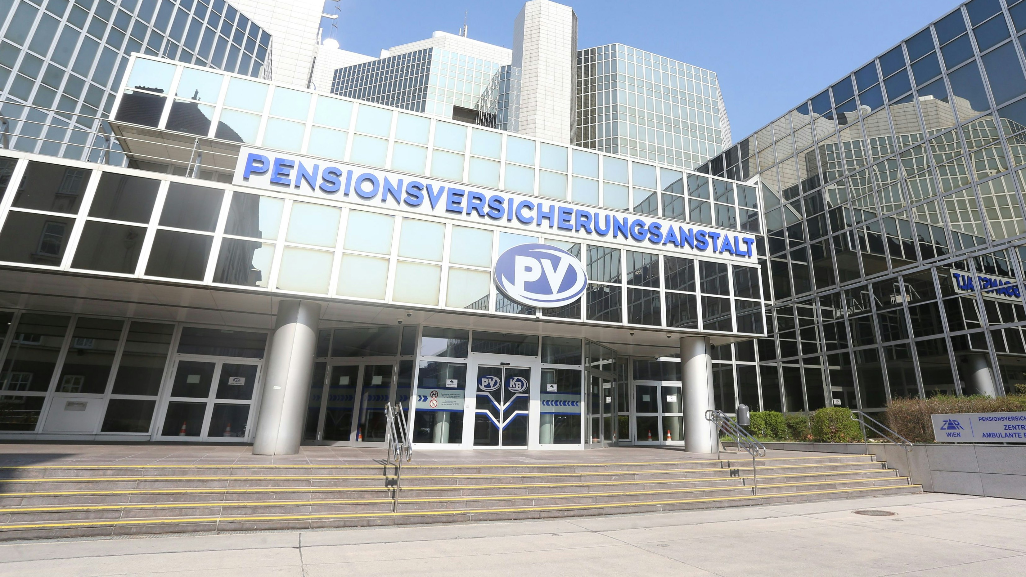 Heute.at - 40 Jahre gearbeitet! PVA verweigert Frau Frühpension