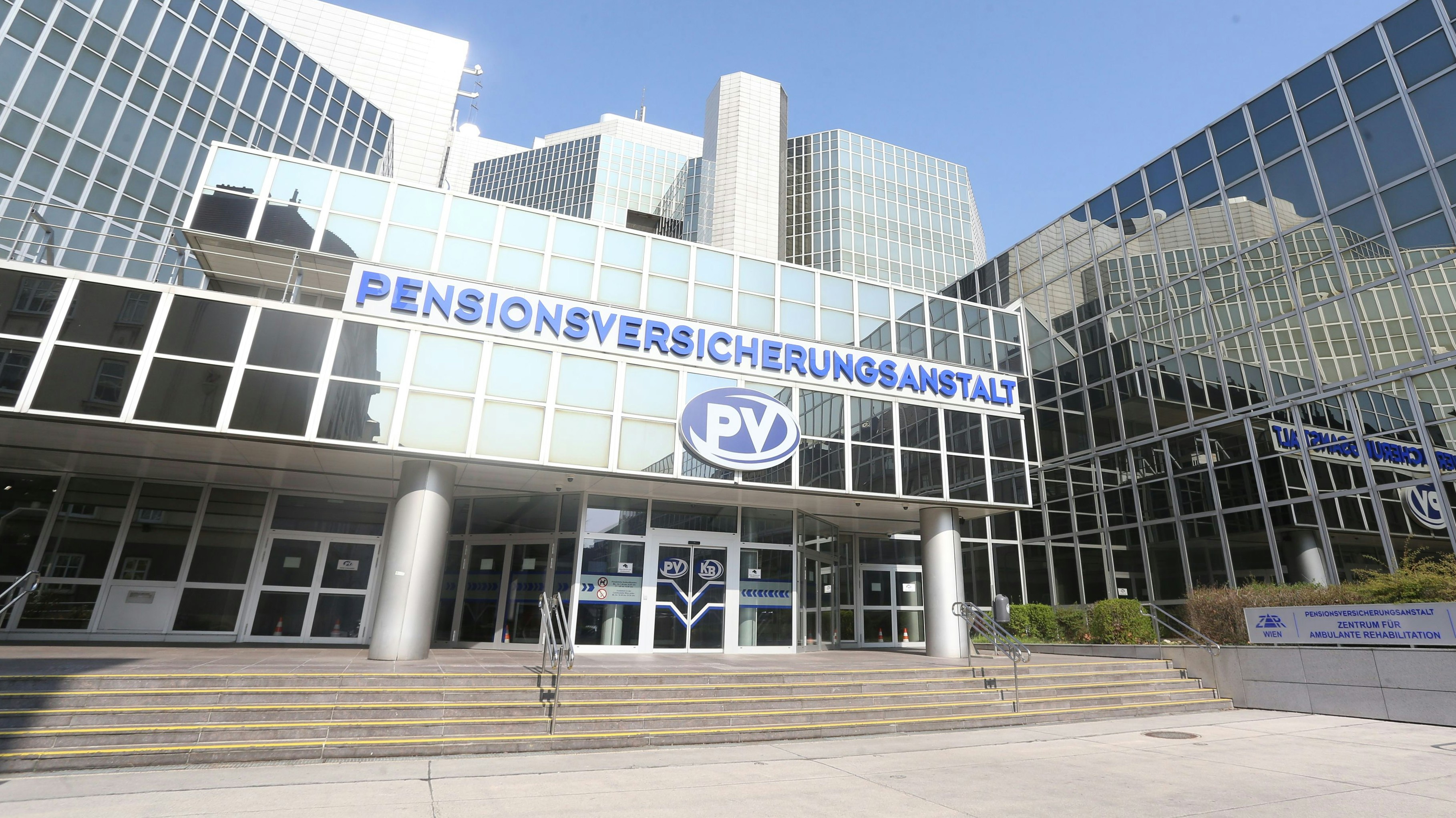 "Arbeitsfähig" – PVA streicht Frau knallhart Pension
