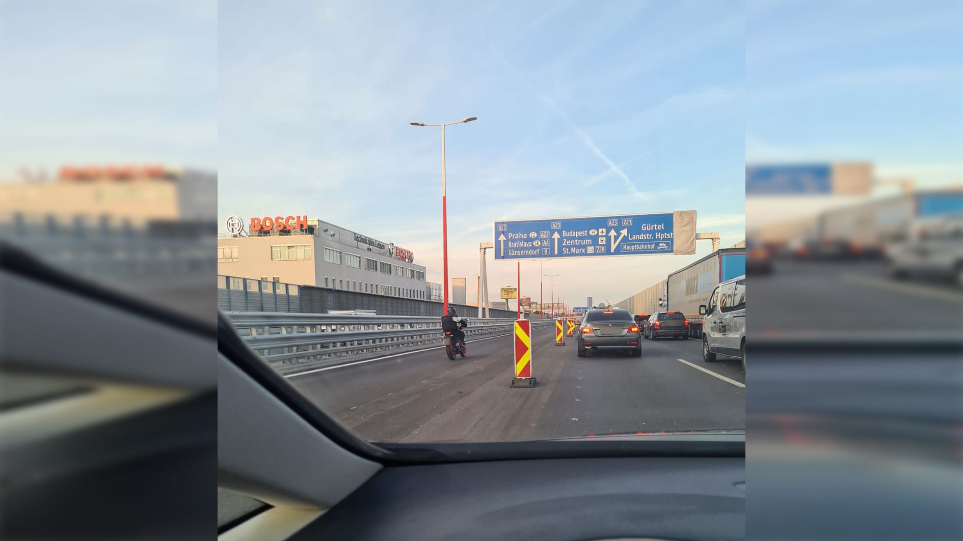 Dem Lenker könnte eine Strafe von bis zu 726 Euro drohen.