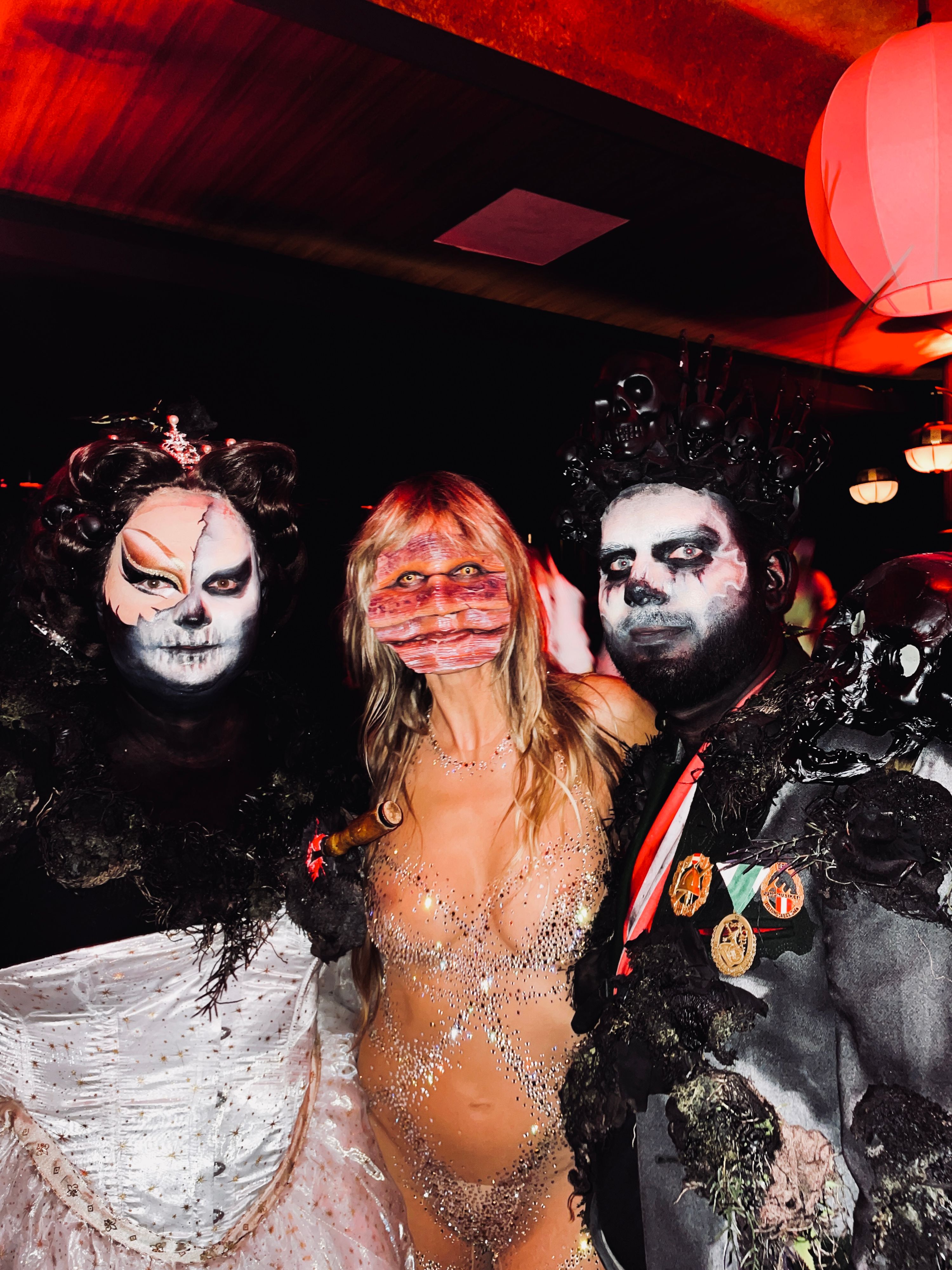 Samtha Gold als Sisi mit Ehemann Johannes als Franz und Heidi Klum – mit Wurmgesicht.