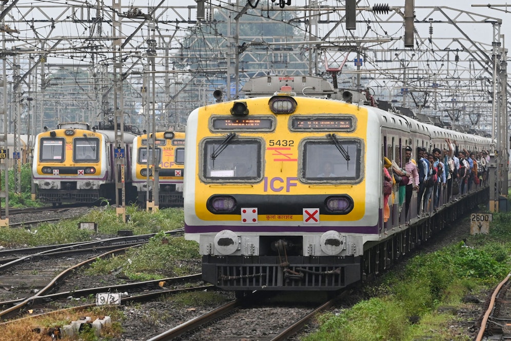 Erst als sich Passagiere über den Gestank beschwerten, entdeckte man die schon verwesende Leiche im Zug.