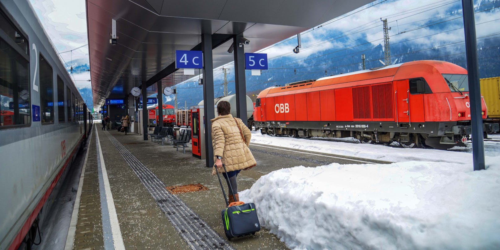 Wer am Wochenende in Richtung Westen fährt, könnte auf den Bahnsteigen am Arlberg schon über Schnee stolpern. (Symbolbild)