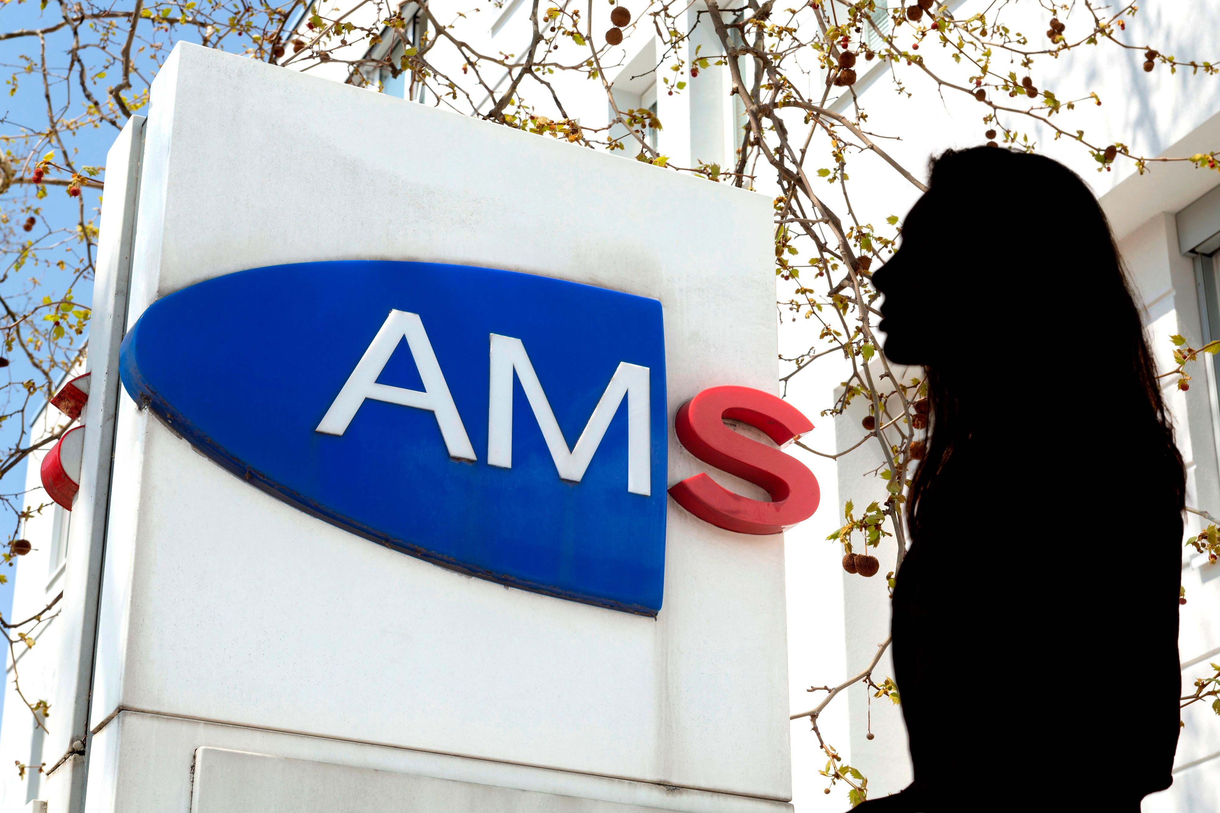 Andrea K. ist frustriert, weil sie keinen Job findet.