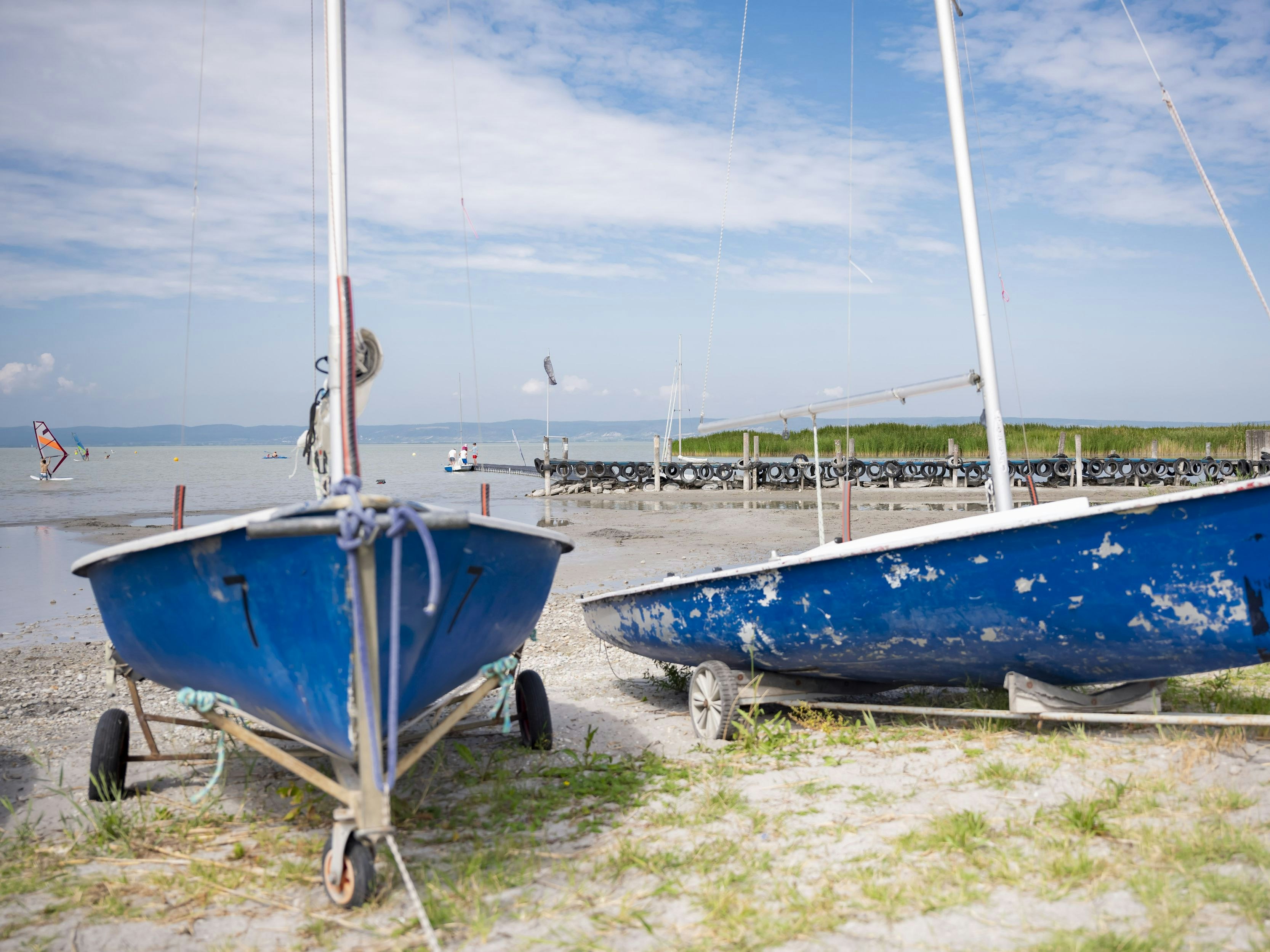 Download von www.picturedesk.com am 03.11.2022 (11:23).  PODERSDORF AM SEE, OESTERREICH - 15. AUGUST: Lokalaugenschein am Neusiedler See, Oesterreichs groesster See und UNESCO Welterbe am 15. August 2022 am Stranbad von Podersdorf am See, Oesterreich.220815_SEPA_17_013 - 20220815_PD13867 - Rechteinfo: Rights Managed (RM)