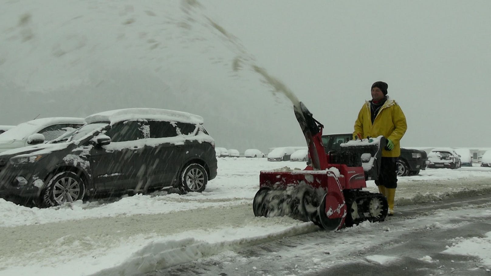 In der Tiroler Gemeinde Kühtai (Bezirk Imst) gibt es ohne Schneeketten kein Weiterkommen.