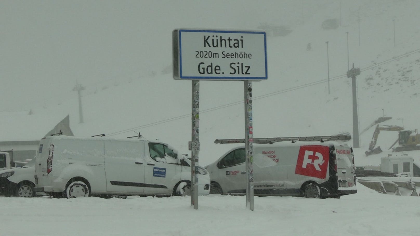 In der Tiroler Gemeinde Kühtai (Bezirk Imst) gibt es ohne Schneeketten kein Weiterkommen.