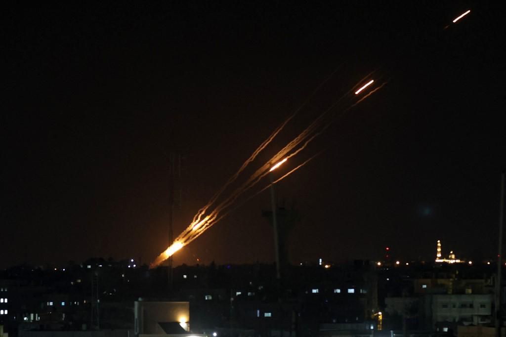 Das israelische Abwehrsystem Iron Dome ist aktiviert: Raketen aus dem Gazastreifen fliegen in Richtung Israel. (Archivbild)