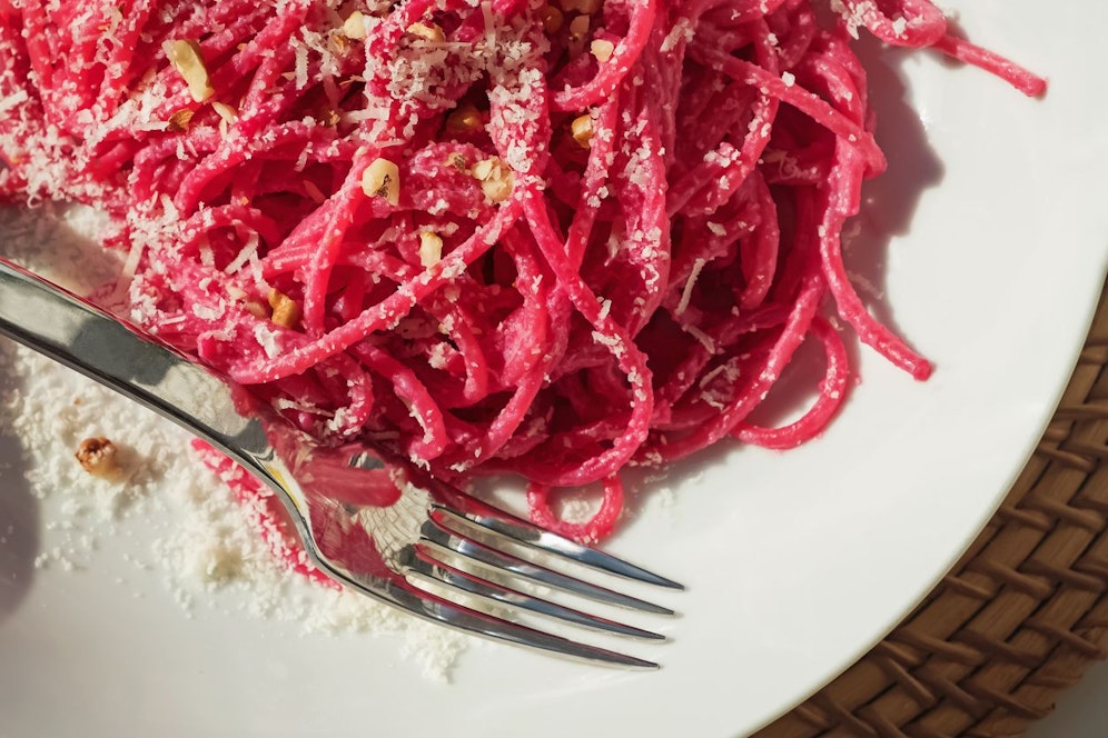 Auf TikTok bist du von unzähligen Food-Hacks und skurrilen Rezepten umzingelt. Auch dieser neueste Pasta-Hack scheint Nudel-Fans ins Staunen zu versetzen. 