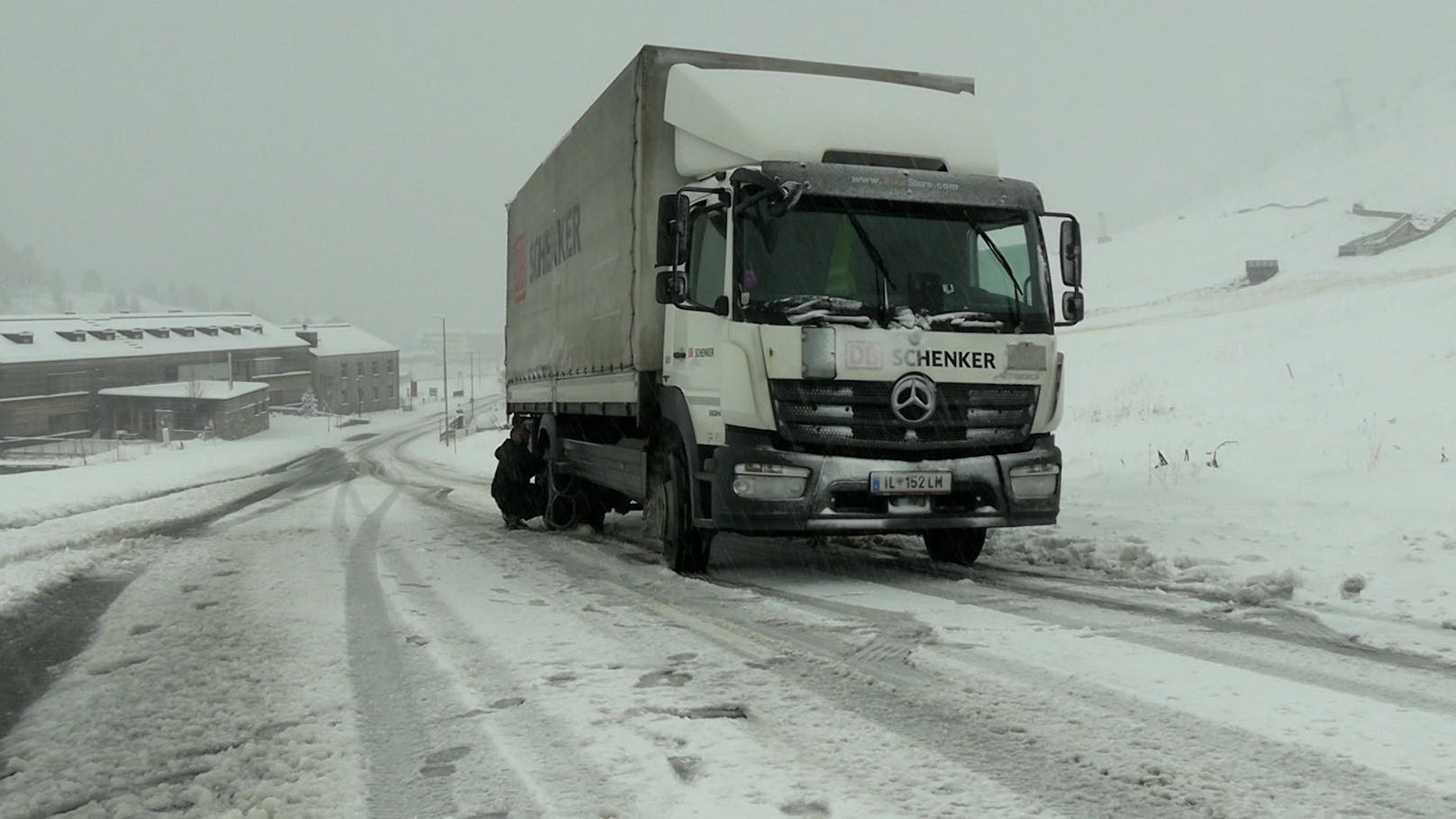 In der Tiroler Gemeinde Kühtai (Bezirk Imst) gibt es ohne Schneeketten kein Weiterkommen.