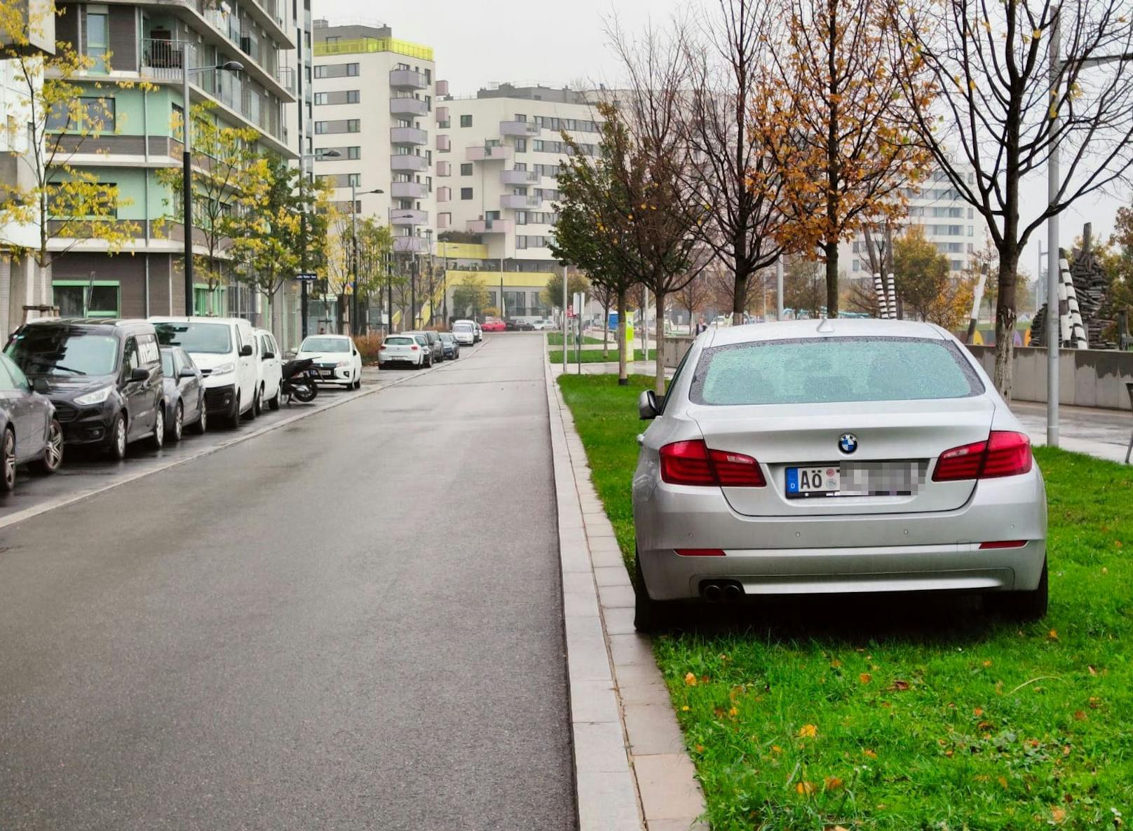 Am Freitagmorgen sorgte dieses Parkmanöver in der Wiener Donaustadt für Aufsehen.