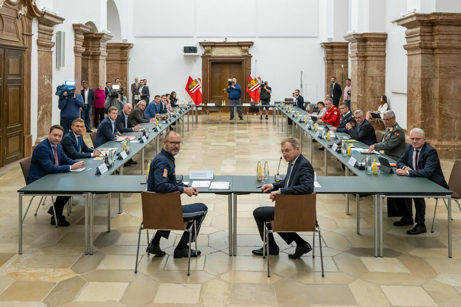 Sitzung des Landessicherheitsrates unter Vorsitz von LH Stelzer. Aufgrund der Vorfälle in der Halloween-Nacht in Linz und anderen Städten hat LH Thomas Stelzer die Sitzung einberufen.