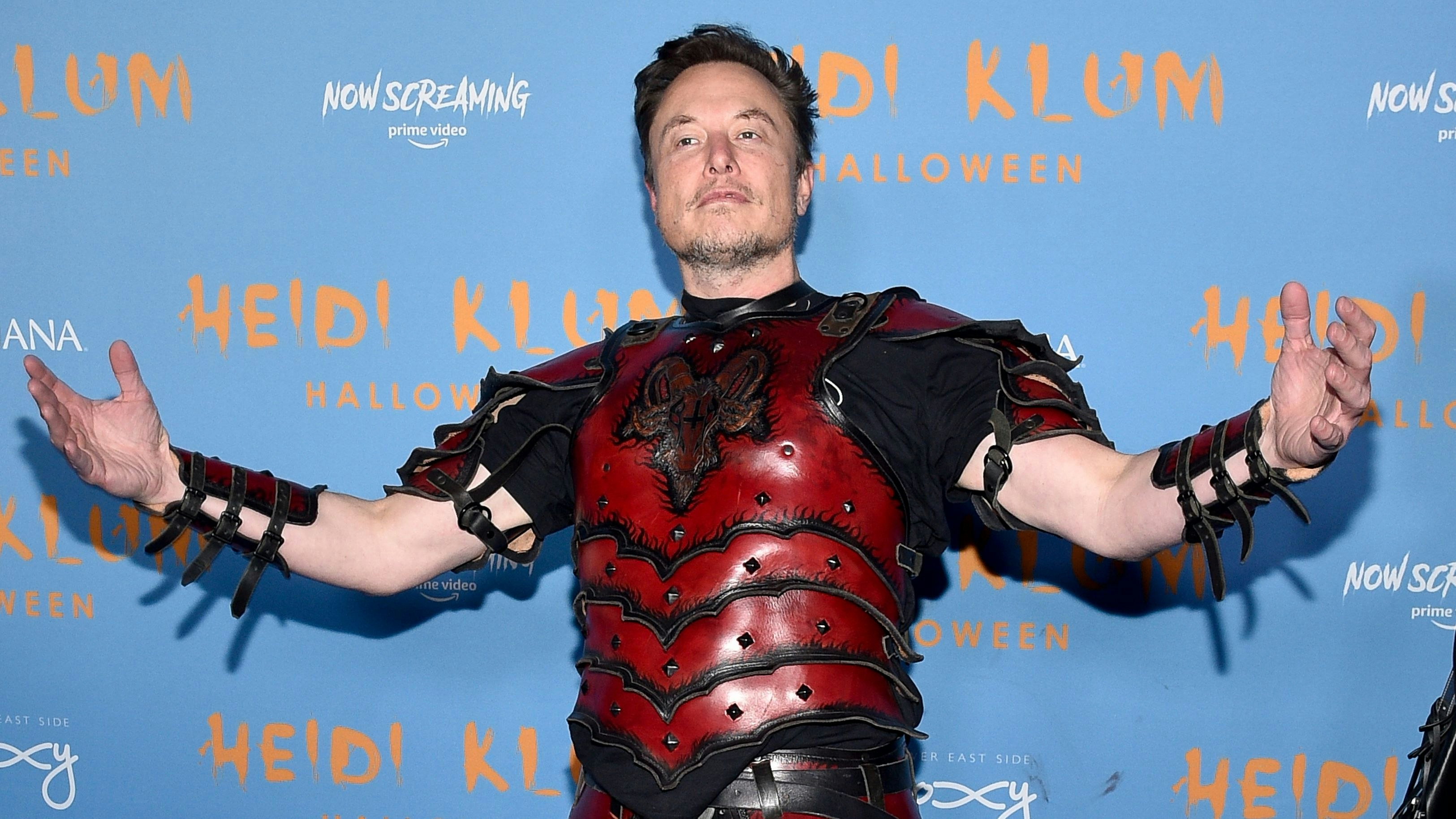 Download von www.picturedesk.com am 05.11.2022 (17:56).  Elon Musk attends Heidi Klum's 21st annual Halloween party at Sake No Hana at Moxy Lower East Side on Monday, Oct. 31, 2022, in New York. (Photo by Evan Agostini/Invision/AP) - 20221101_PD6584 - Rechteinfo: Rights Managed (RM)