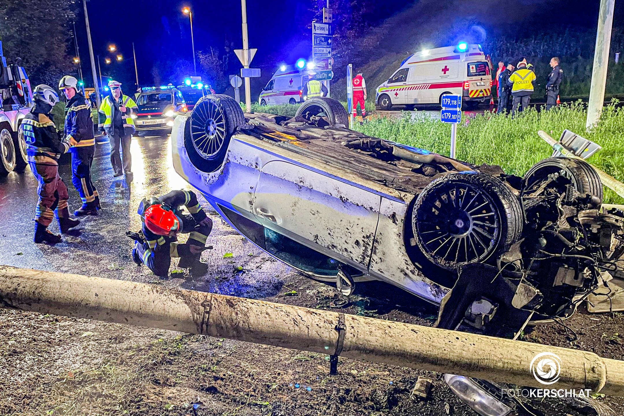 Oberösterreich – Raser hinterlässt bei Crash Spur der Verwüstung | Heute.at