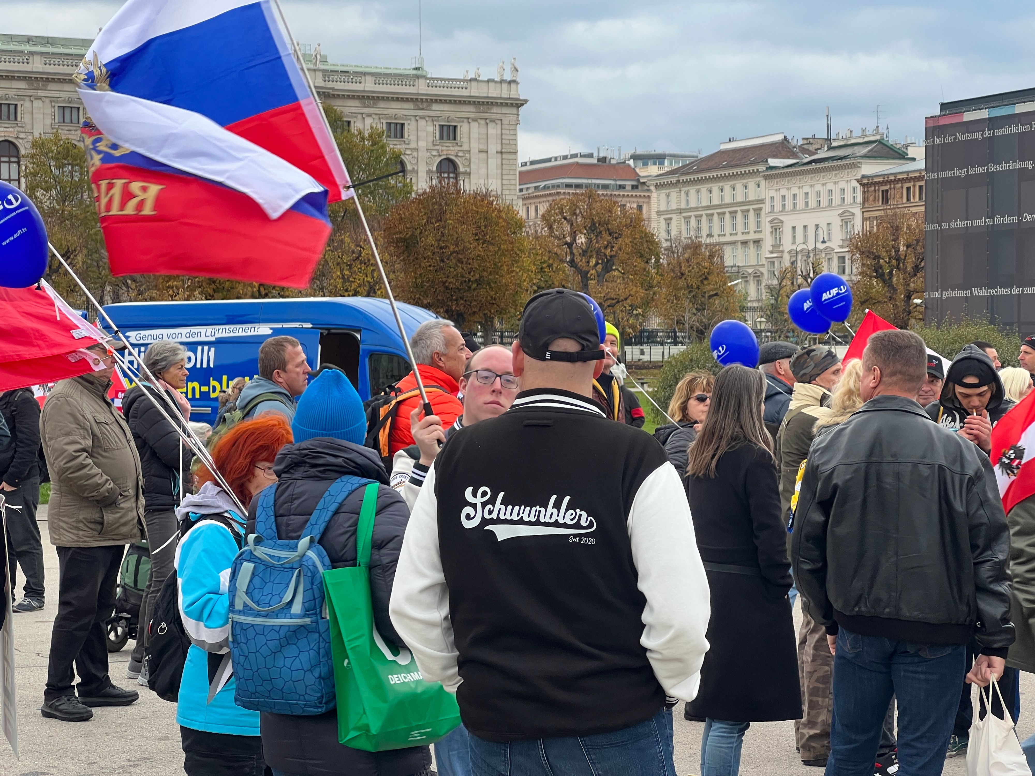 Die Demo sammelte sich am Heldenplatz.