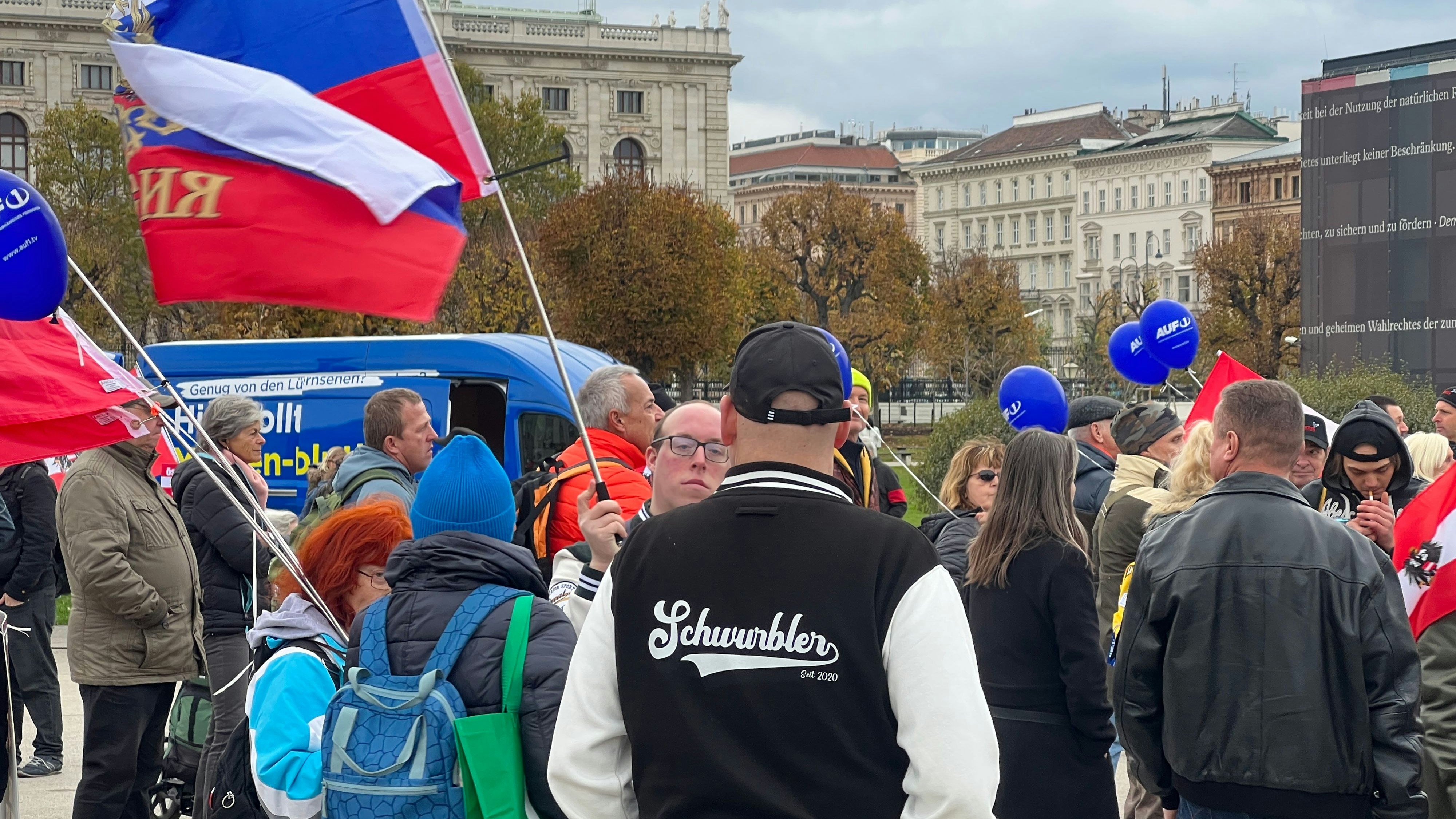 Die Demo sammelte sich am Heldenplatz.