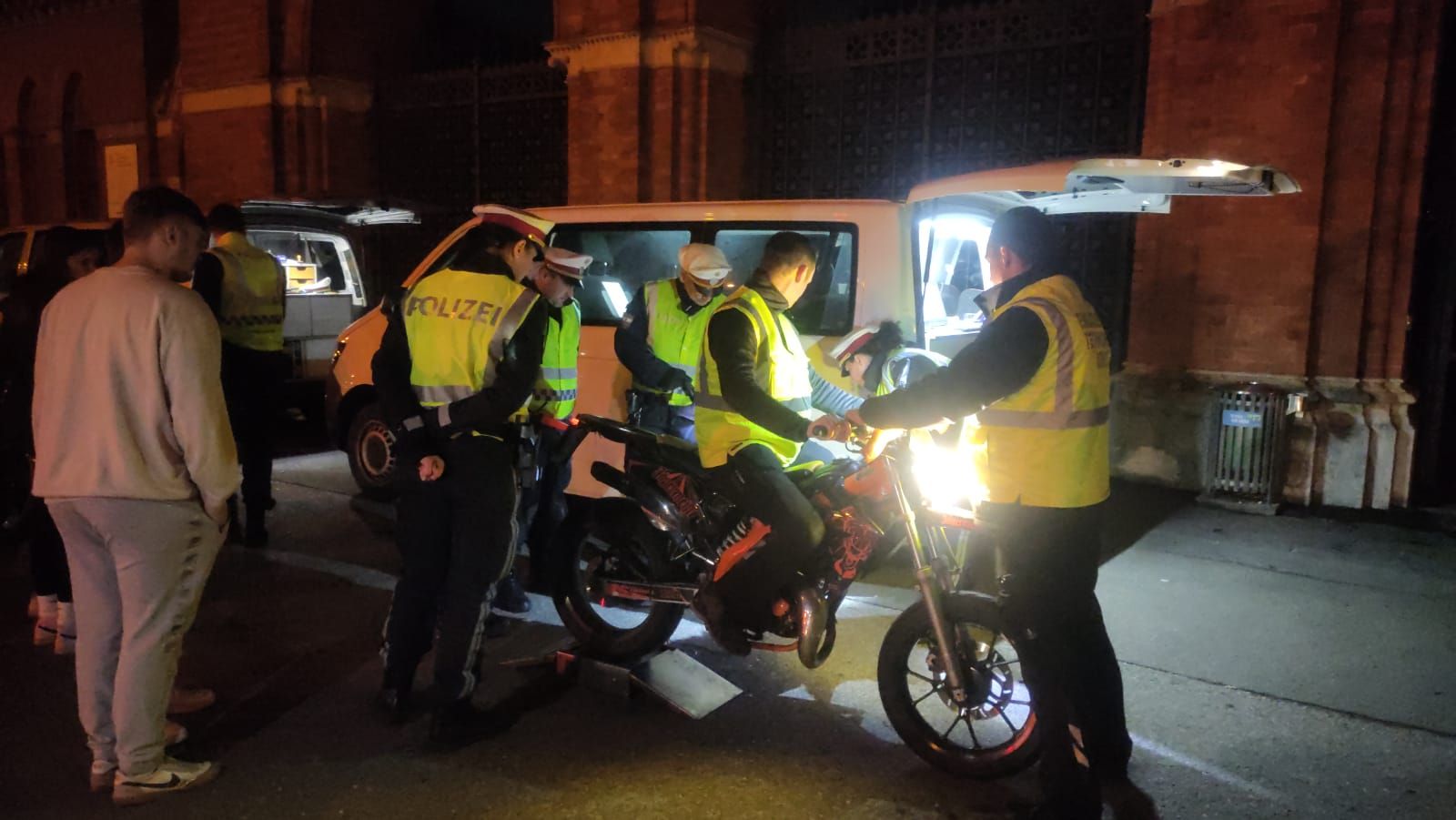 In 18 Fällen kam es zu einer besonderen Überprüfung durch Beamte der steirischen Landesregierung. Insgesamt wurden im Rahmen des Schwerpunktes 126 Anzeigen aufgenommen.