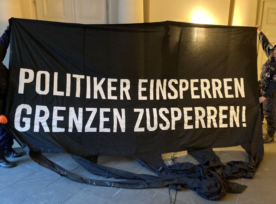 Das Transparent wurde sichergestellt.