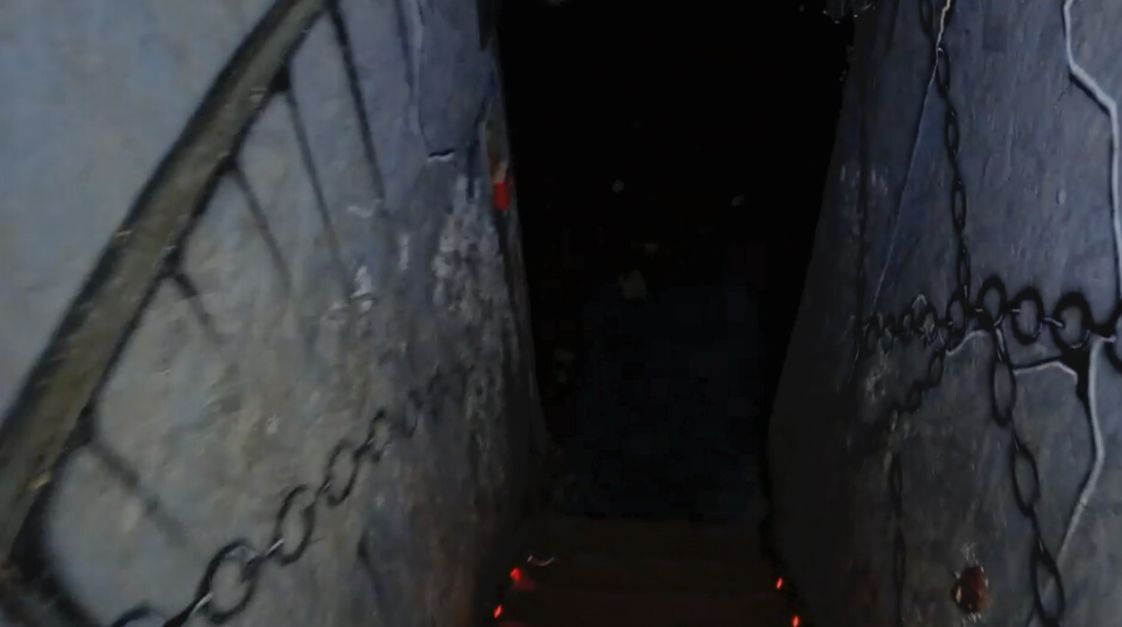 Das Video gewährt einen Blick in einen verlassenen Sex-Club.