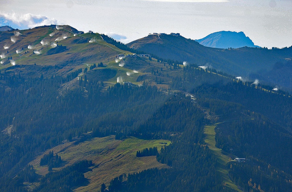 Vergangenen Freitag wurden am Großen Asitz bei Leogang (Sbg.) die Schneekanonen angeworfen.