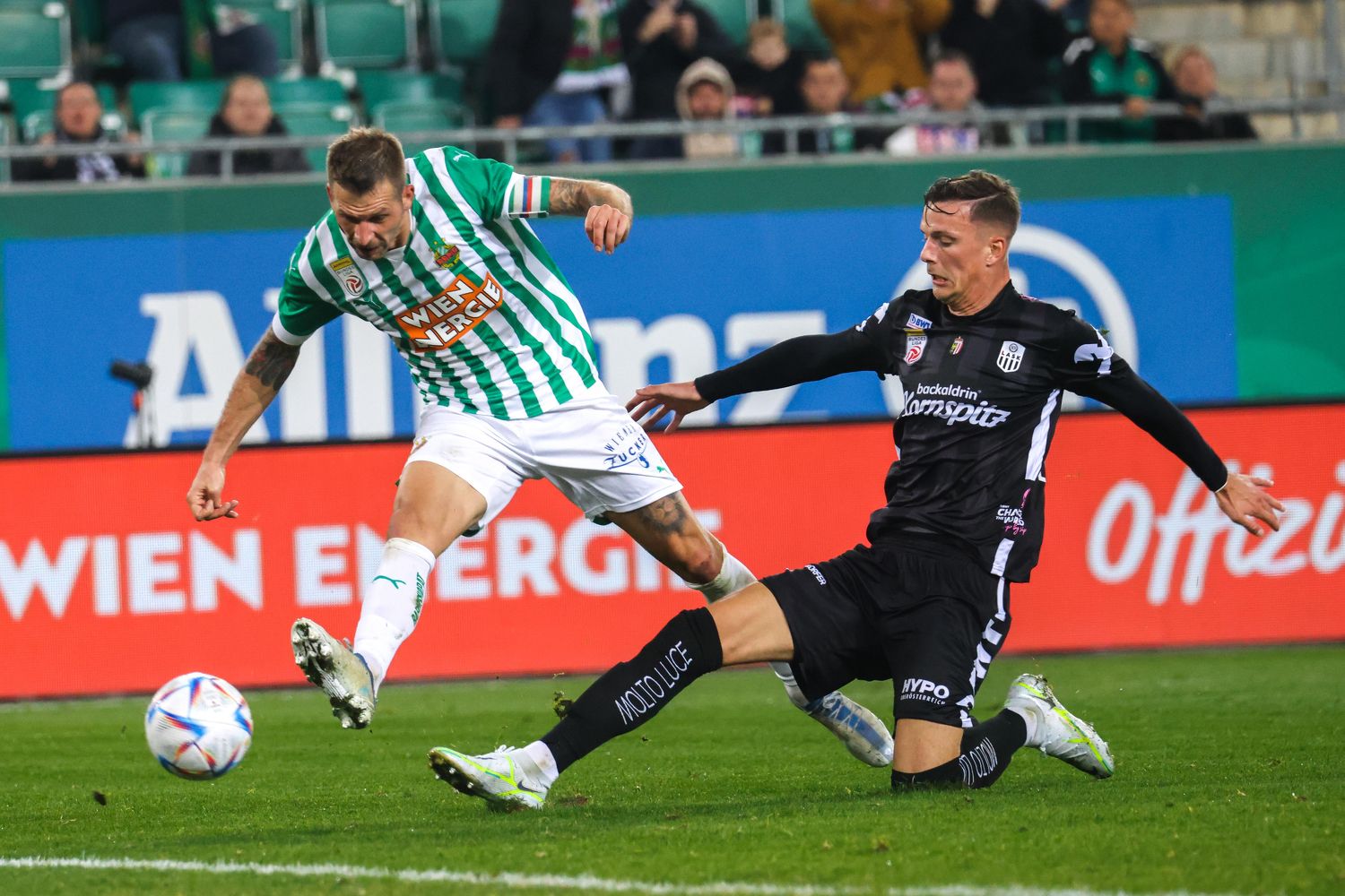 Guido Burgstaller schießt Rapid in Führung.