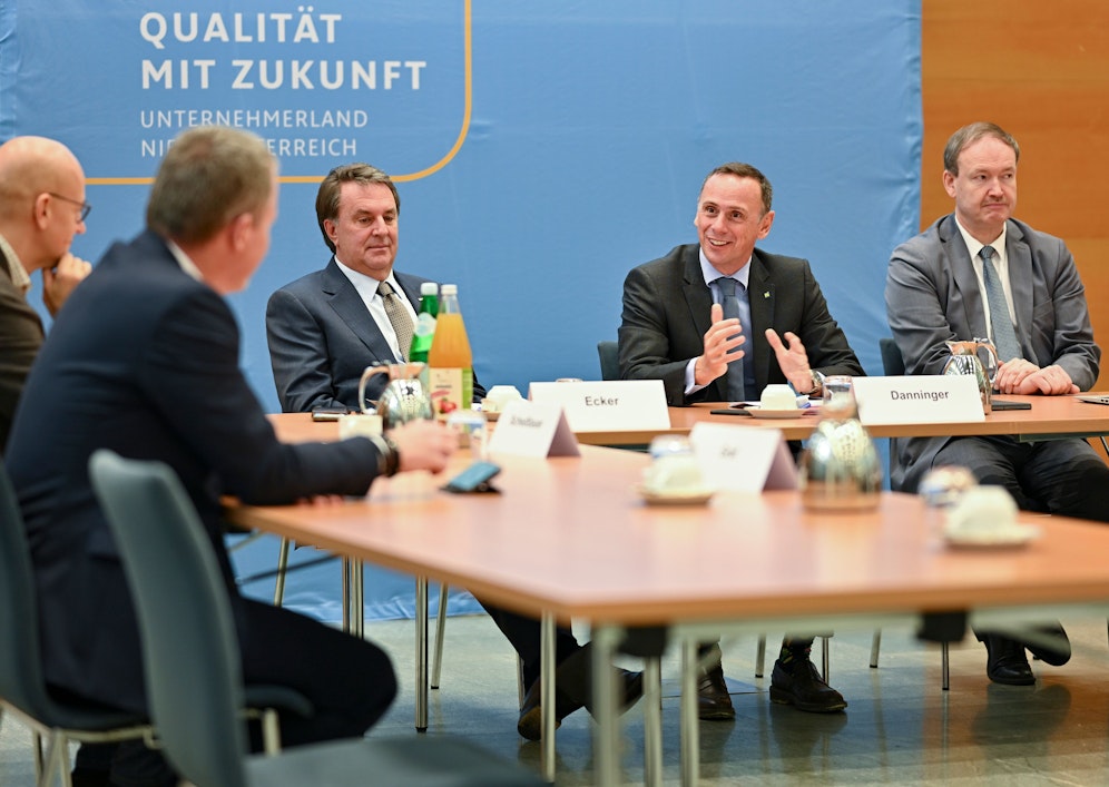 Wirtschaftskammer Niederösterreich-Präsident Wolfgang Ecker, Wirtschaftslandesrat Jochen Danninger und Univ.-Prof. Christian Helmenstein, Leiter des Economica Instituts für Wirtschaftsforschung