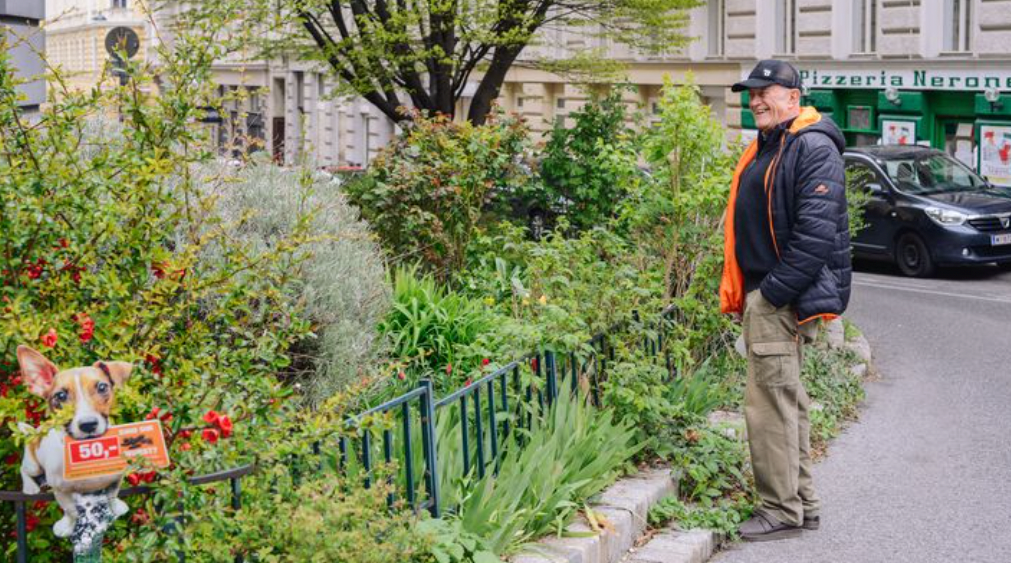 Christian Gottfried ist eher durch Zufall zu seiner Baumscheibe gekommen: Sein Nachbar vernetzte ihn mit den Organisatoren und machte ihn somit zum 
