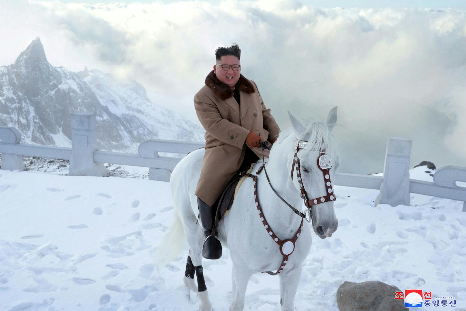 Nordkoreas Diktator Kim Jong-Un auf einem seiner Orlow-Traber am berg Paektu im Jahr 2019.