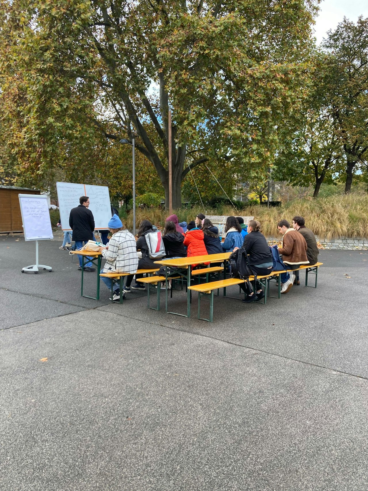 Heute.at - Wiener Studenten demonstrierten mit Freiluft-Vorlesung