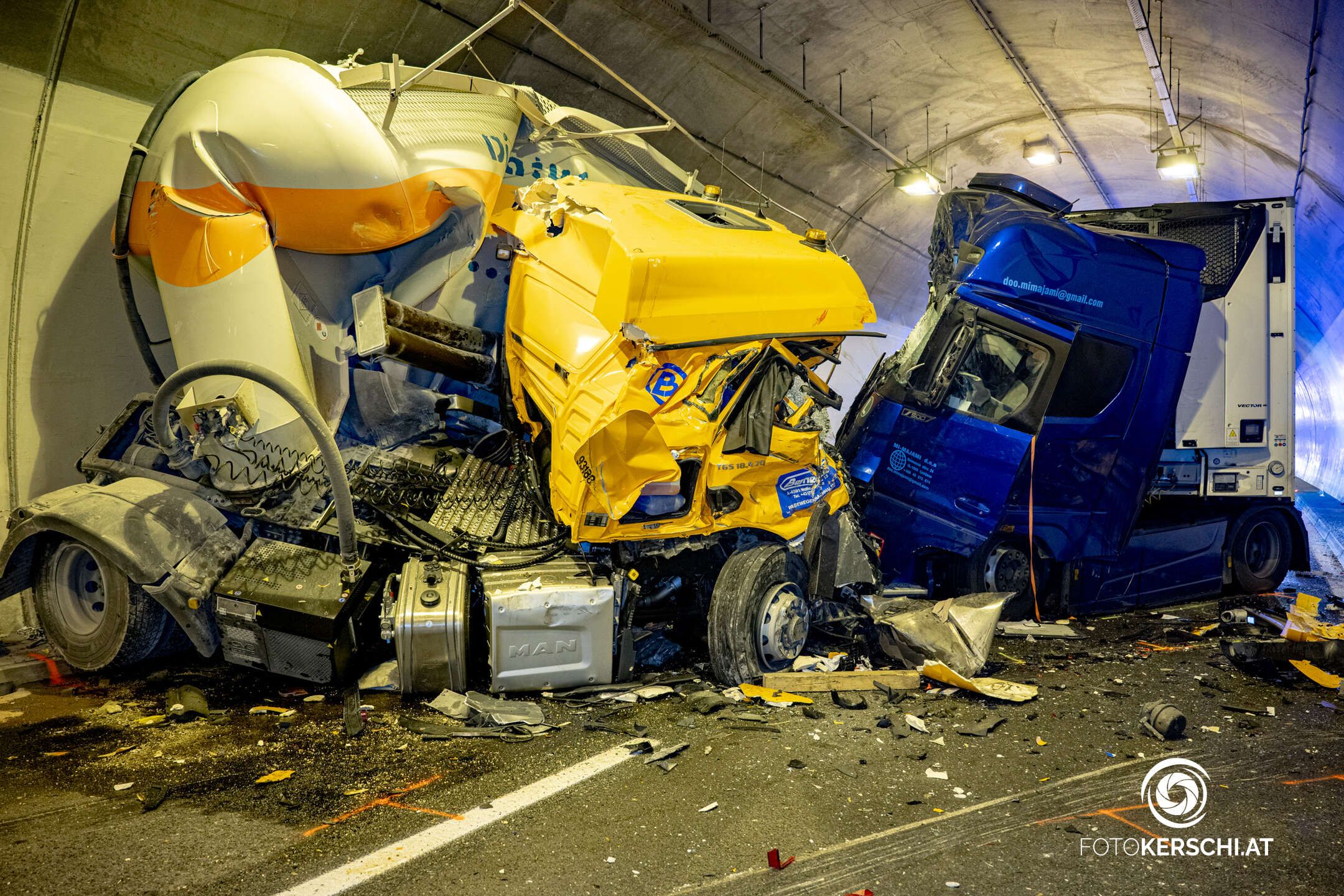 An dem Crash waren gleich mehrerer Lkw beteiligt.