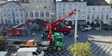 25 Meter-Fichte am Rathausplatz St. Pölten aufgestellt