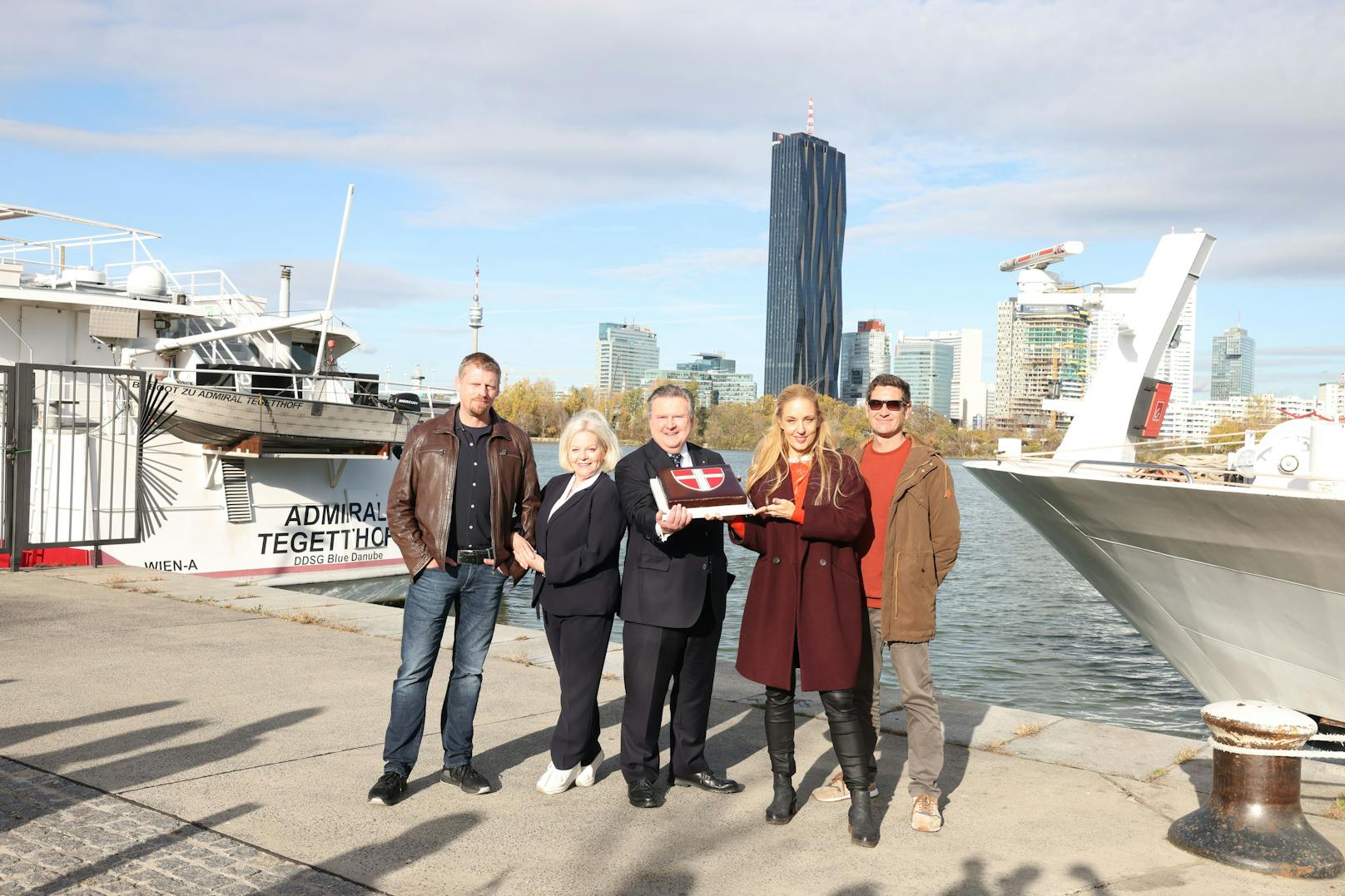 Michael Ludwig zu Besuch auf der "Soko Donau"-Wache